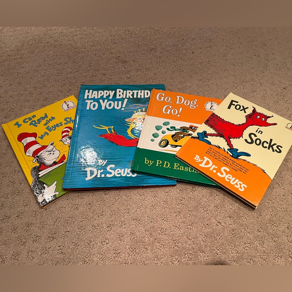 Lot of Dr Seuss books.